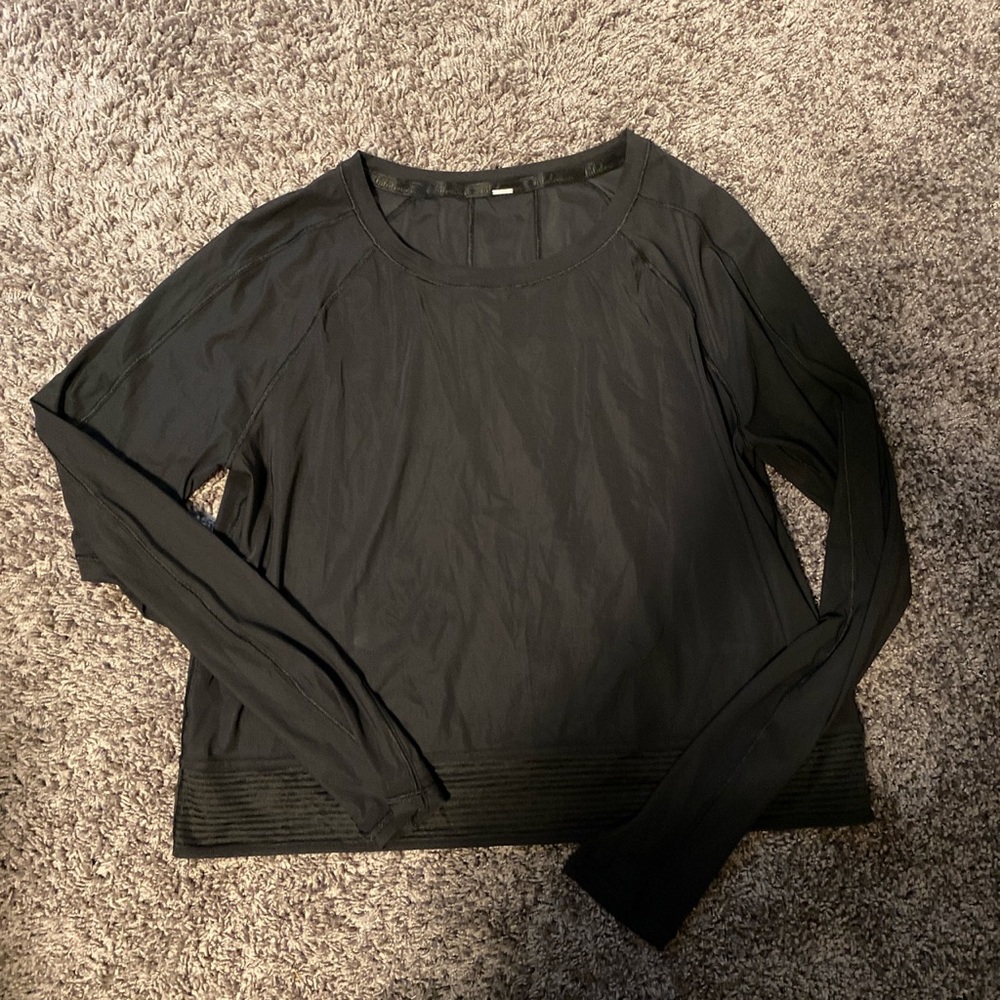 black lululemon long sleeve